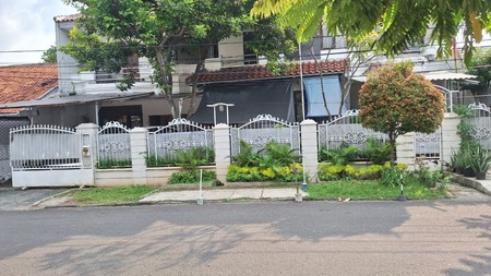 Rumah 2 lantai, lokasi strategis di Bintaro 