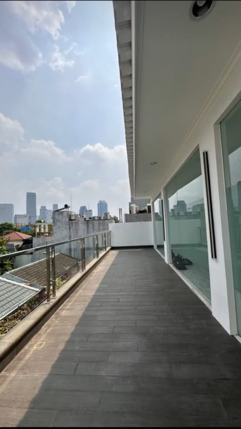 RUANG KANTOR DISEWA KEBAYORAN BARU JAKARTA SELATAN