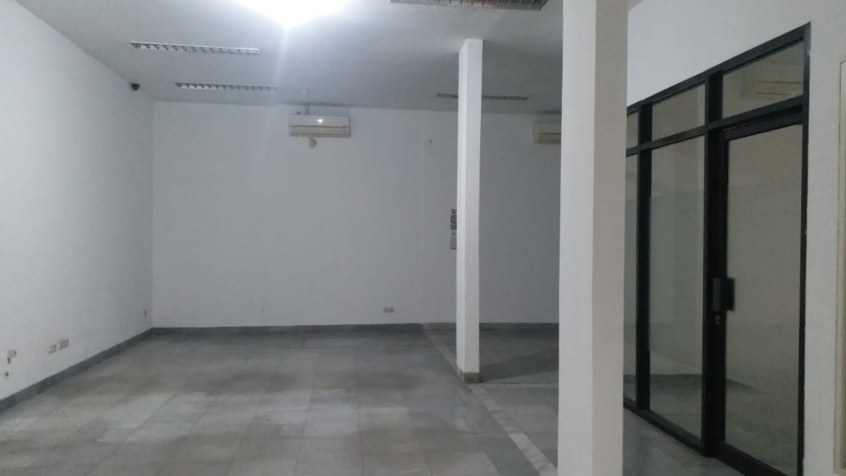 Rumah Cocok Untuk Usaha maupun Kantor dan Parkir Luas @Tebet