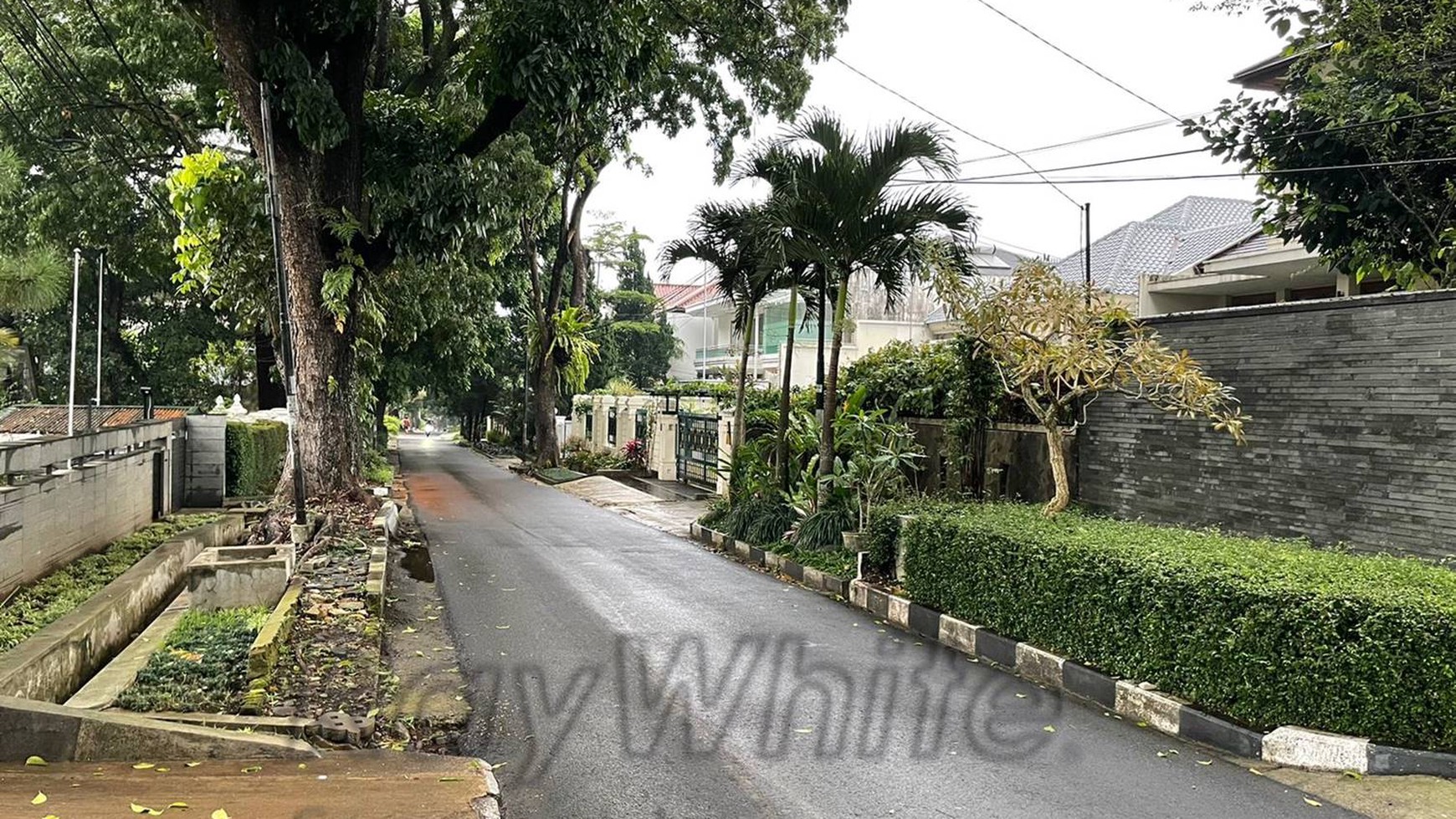 Rumah Vintage Hitung Tanah Hegarmanah Bandung Luas 1300m Perumahan Elit