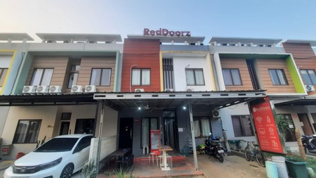 Rukost Columbus (REDOORZ) berada di Lokasi yang Ramai Dan Strategis Di Tengah Kota Karawang