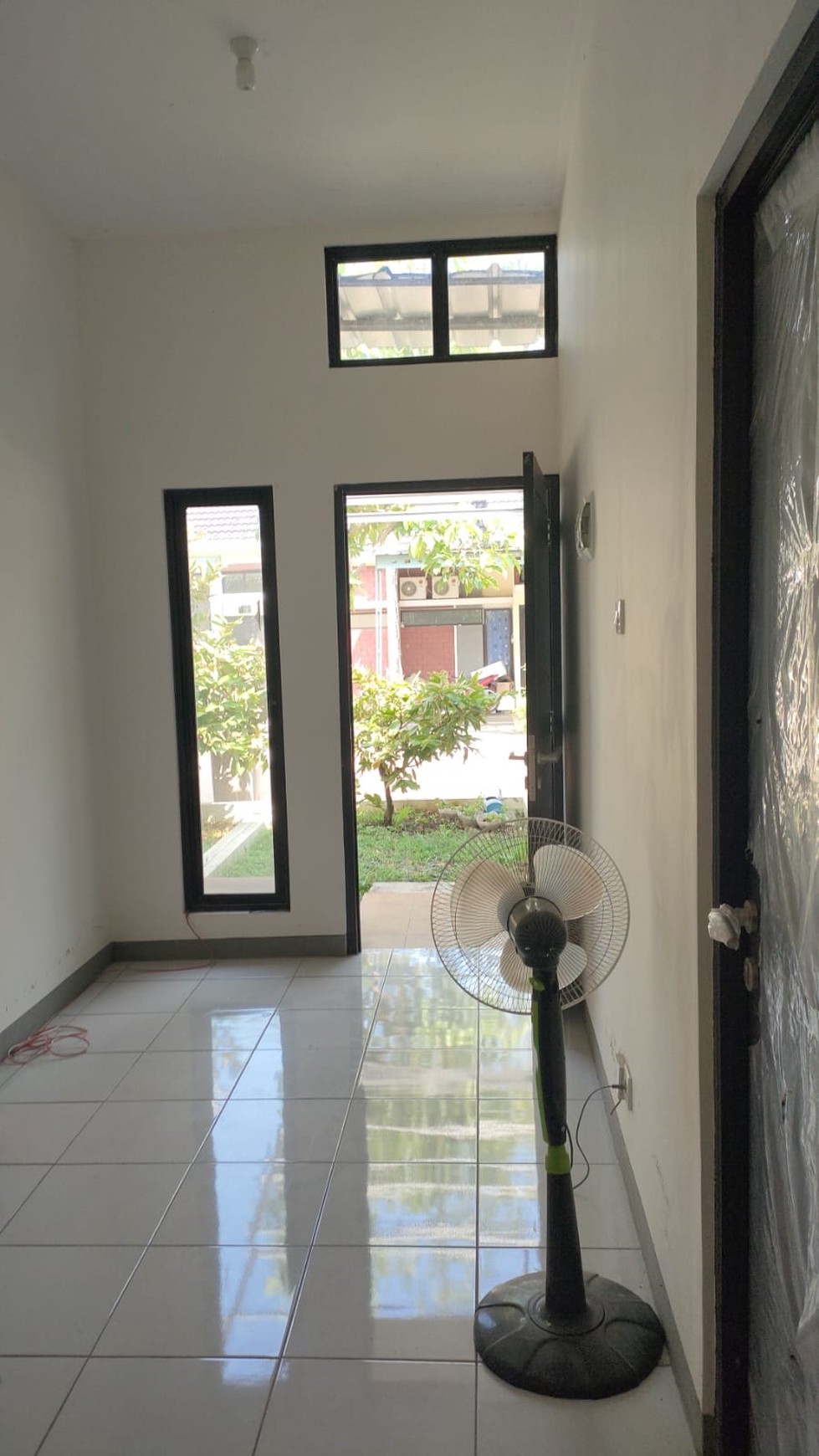 Rumah disewa rumah baru di Segara city , Bekasi 