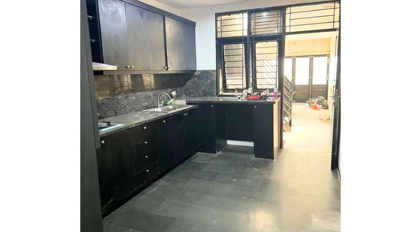 Hunian Full Renovasi di Villa Cinere Mas, Tangerang Selatan