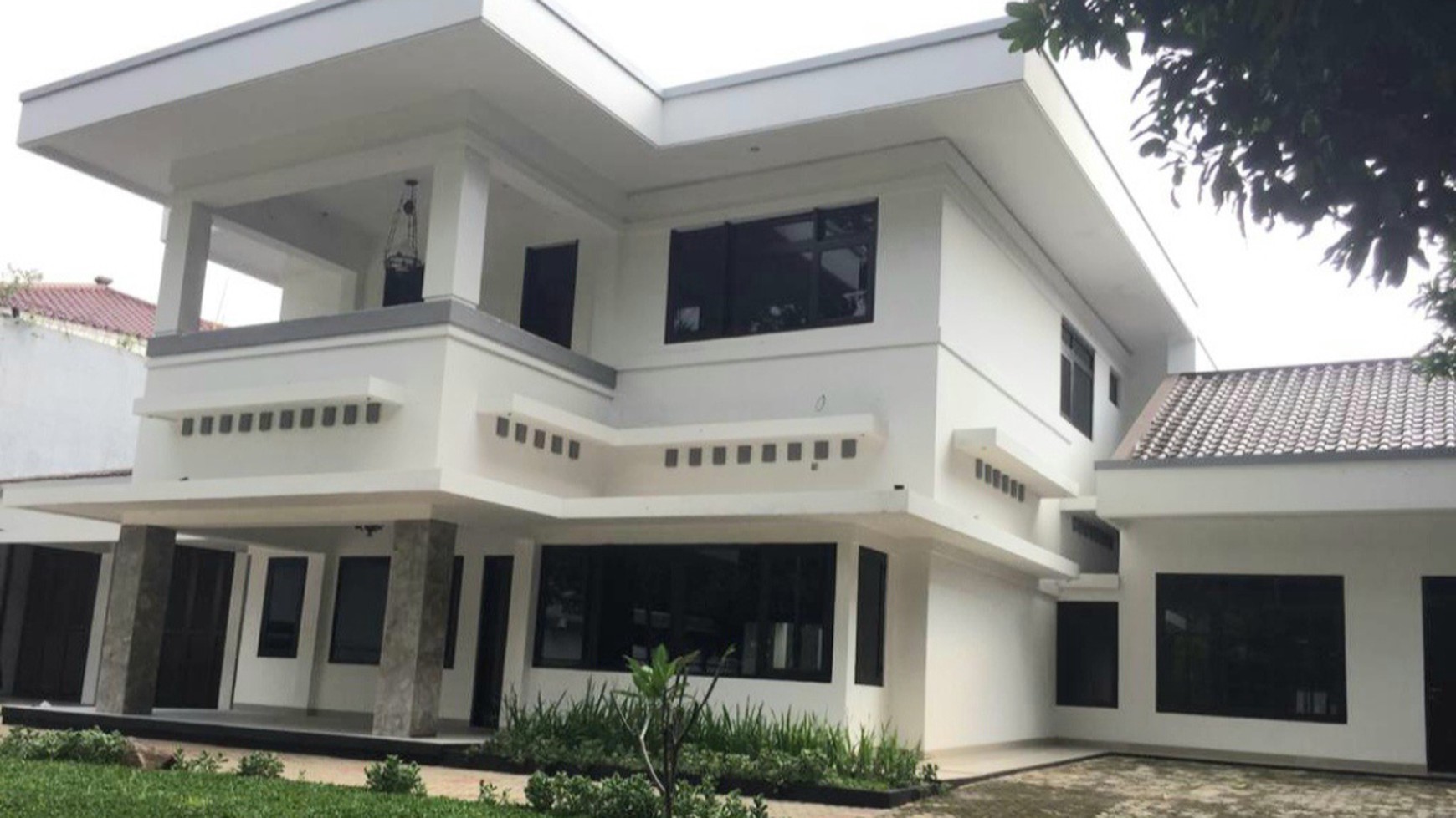 Rumah baru renovasi total di  Menteng, Jakarta Pusat