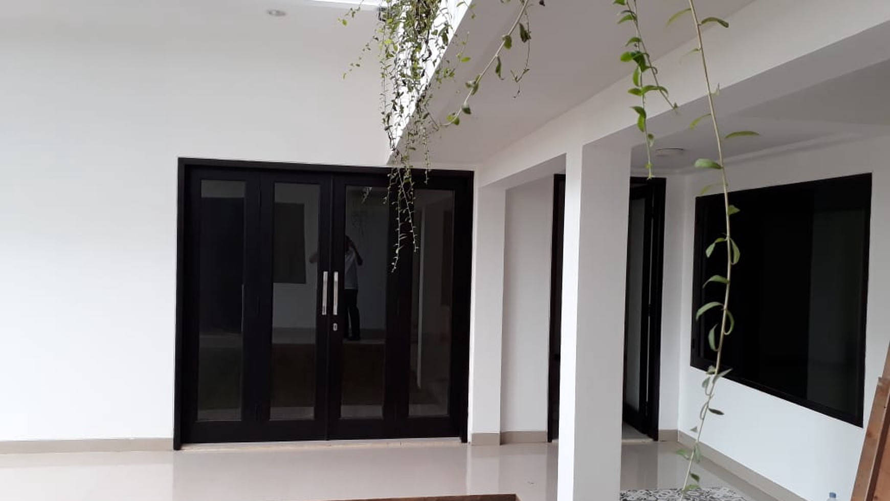 Rumah baru renovasi total di  Menteng, Jakarta Pusat