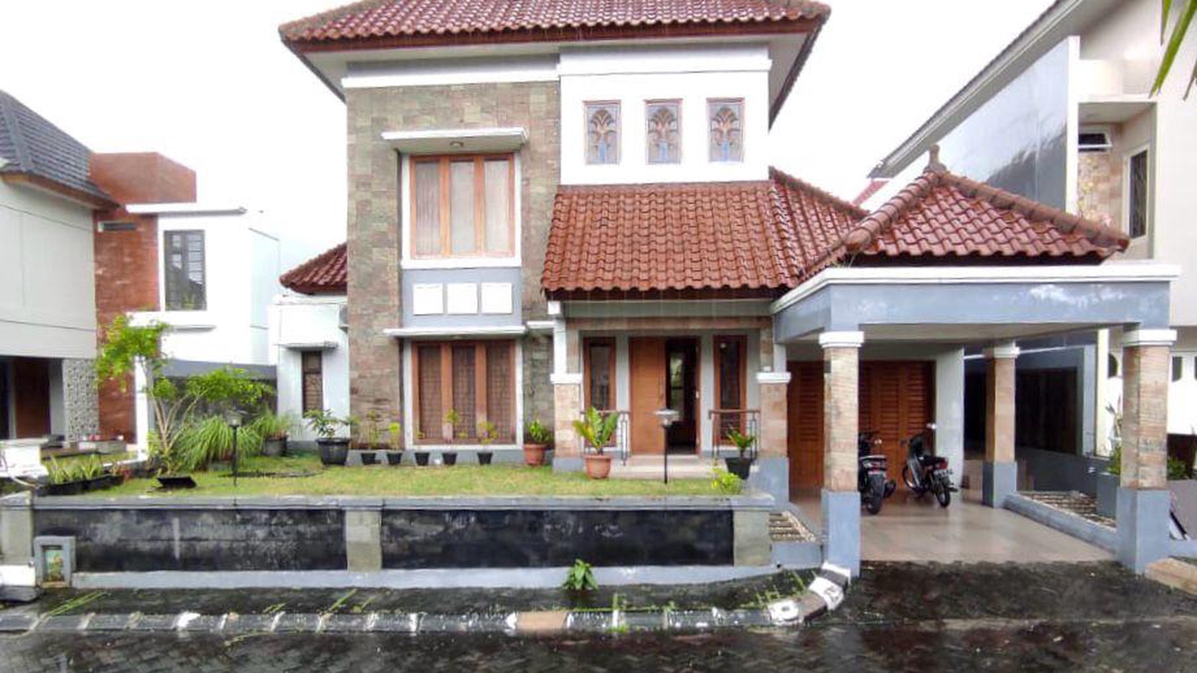 DISEWAKAN RUMAH MEWAH FULL FURNISHED di MERAPI VIEW, SLEMAN