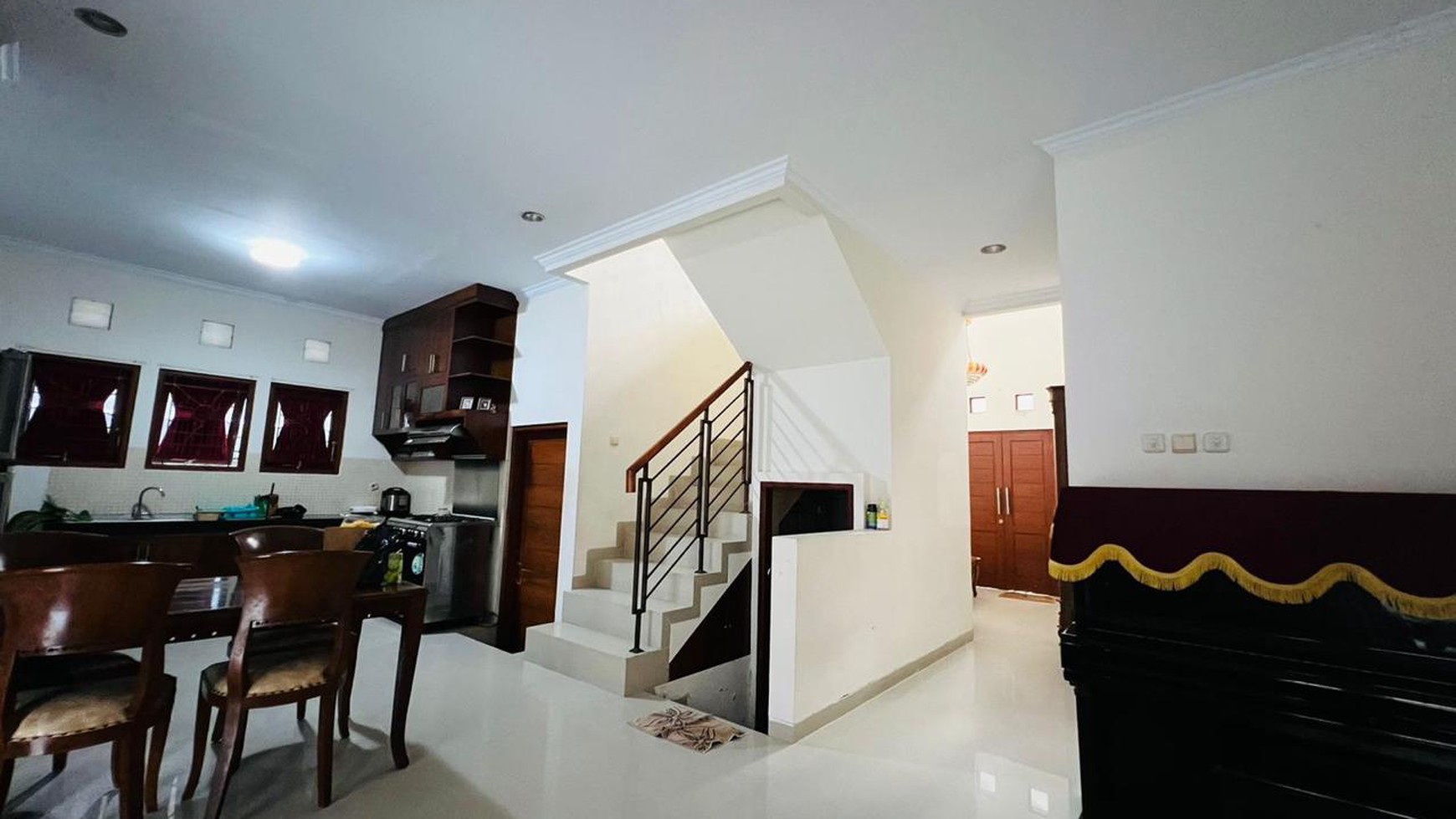 DISEWAKAN RUMAH MEWAH FULL FURNISHED di MERAPI VIEW, SLEMAN