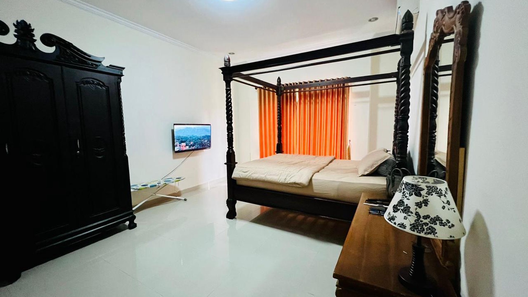 DISEWAKAN RUMAH MEWAH FULL FURNISHED di MERAPI VIEW, SLEMAN