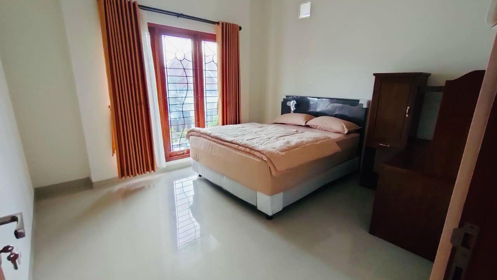 DISEWAKAN RUMAH MEWAH FULL FURNISHED di MERAPI VIEW, SLEMAN