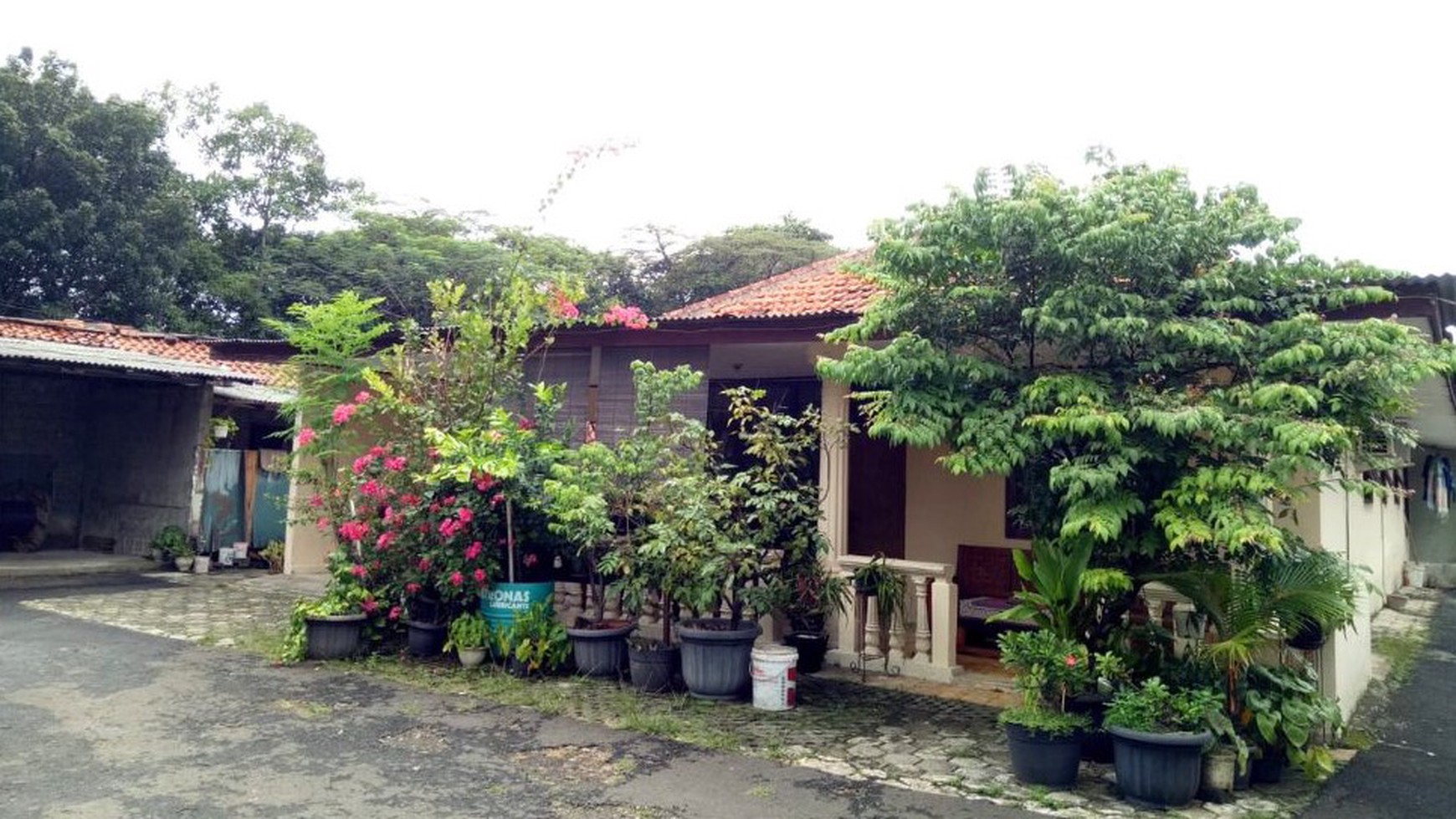 Tanah Beserta Rumah Dengan Lokasi Strategis Di Pinggir Jalan Utama Di Jalan Adhyaksa Raya, Lebak Bulus, Jakarta Selatan