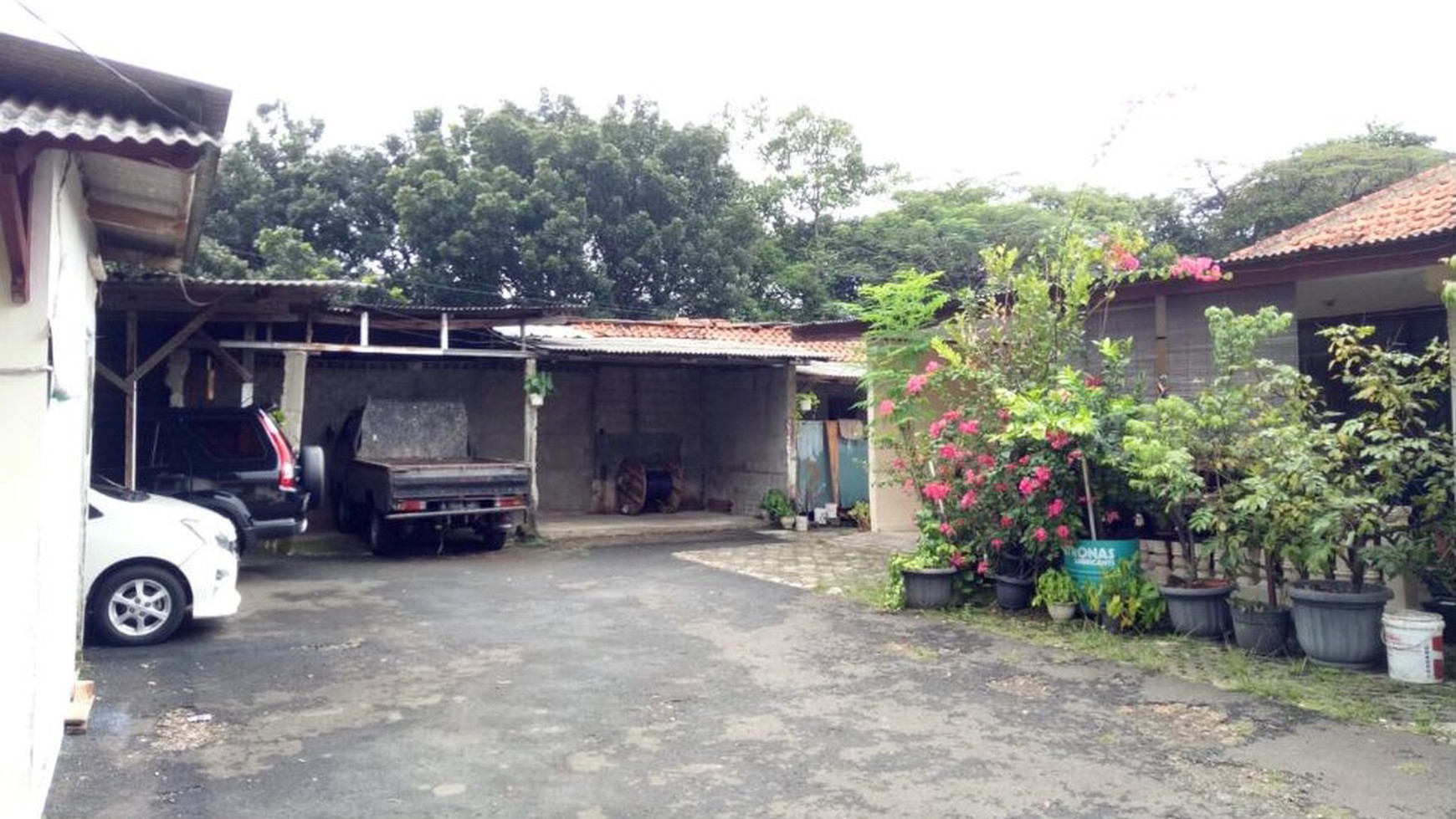 Tanah Beserta Rumah Dengan Lokasi Strategis Di Pinggir Jalan Utama Di Jalan Adhyaksa Raya, Lebak Bulus, Jakarta Selatan