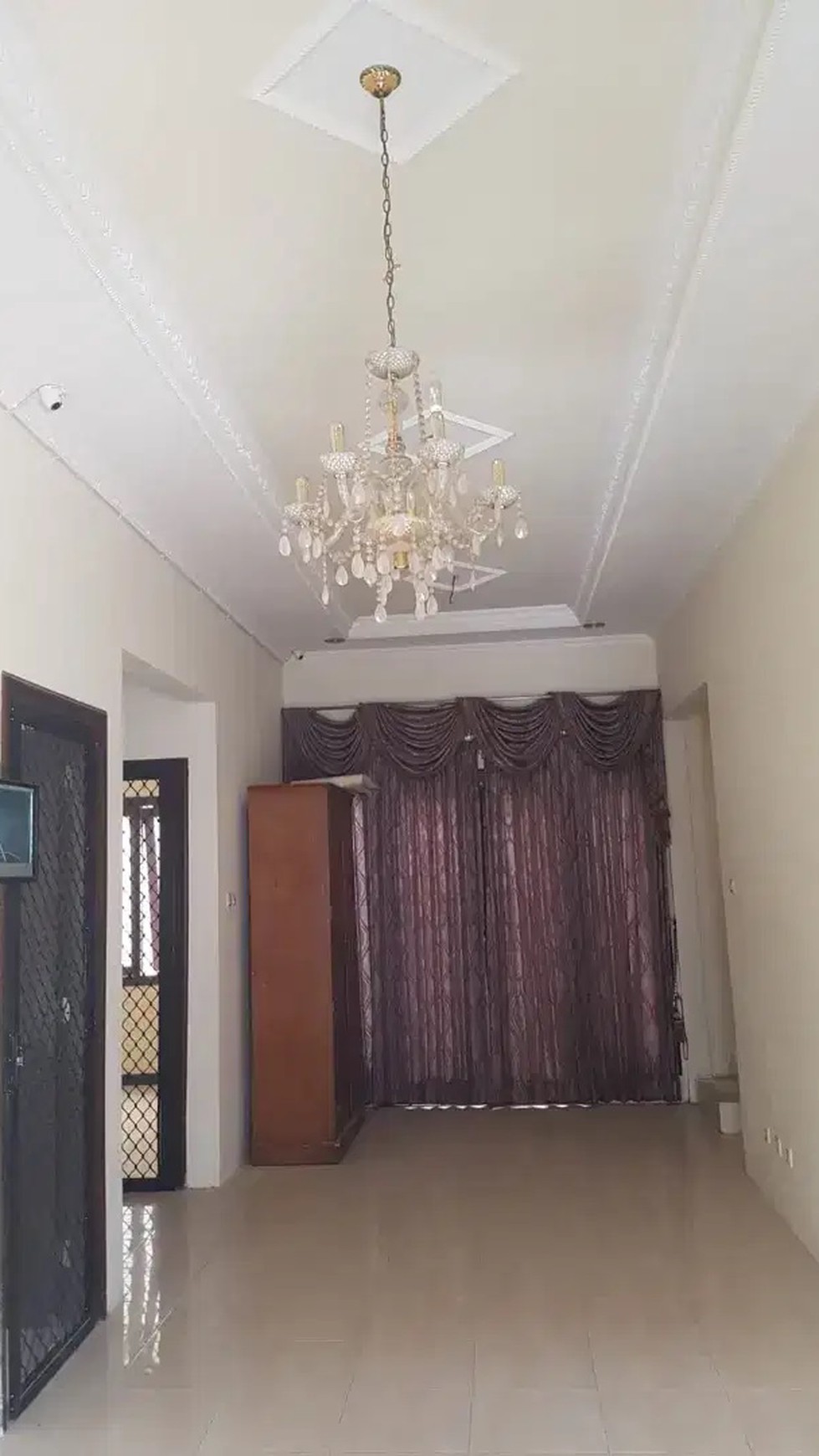 Rumah 2 Lantai Bagus Unfurnished SHM di Woodland Citraland Surabaya Barat