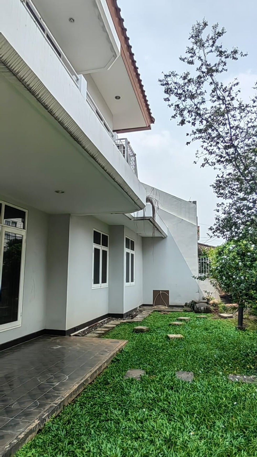 Rumah siap huni di Area Pondok Indah Jakarta Selatan