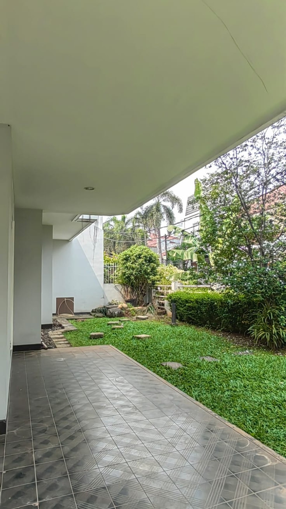 Rumah siap huni di Area Pondok Indah Jakarta Selatan