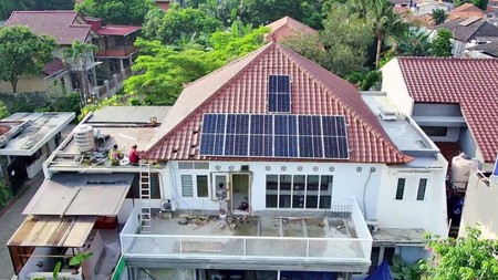 Rumah Mewah 2 Lantai Lingkungan bersih,Asri Dan Nyaman Di Cirendeu, Tangerang Selatan