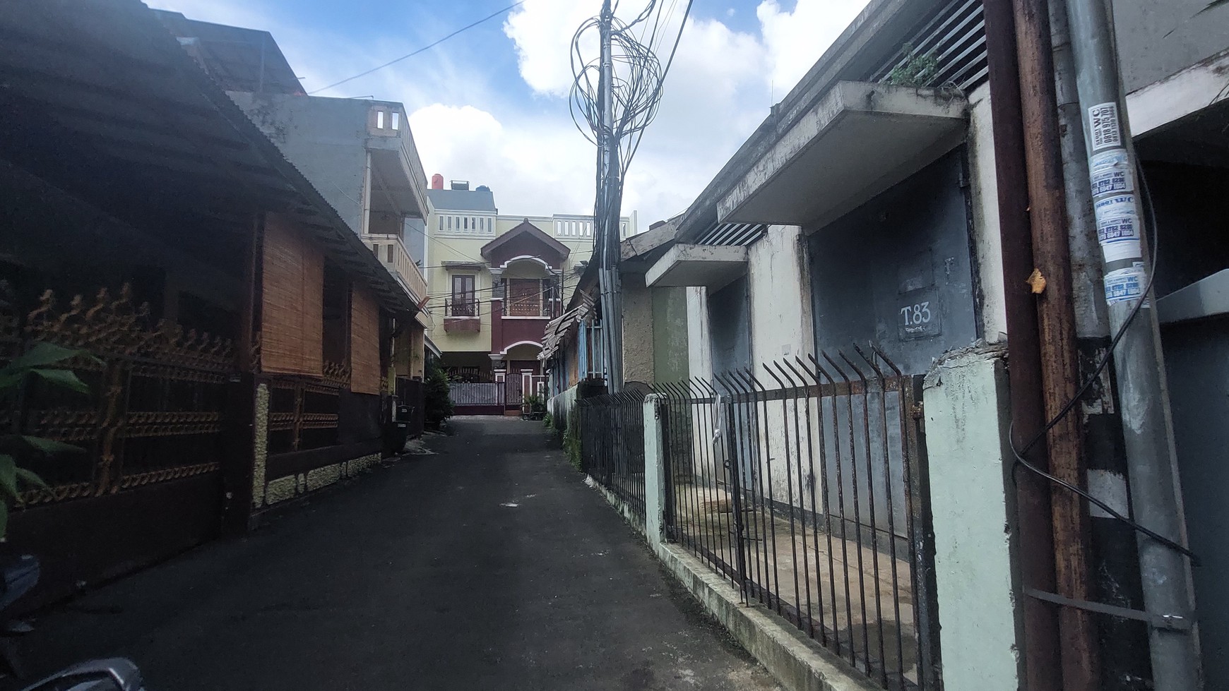 Rumah hitung tanah area kebon kacang cocok untuk investasi 