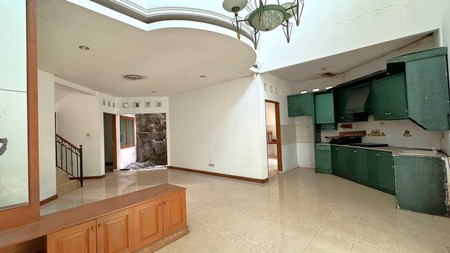 Cinere mega cinere rumah hoek jalan lebar dekat masjid