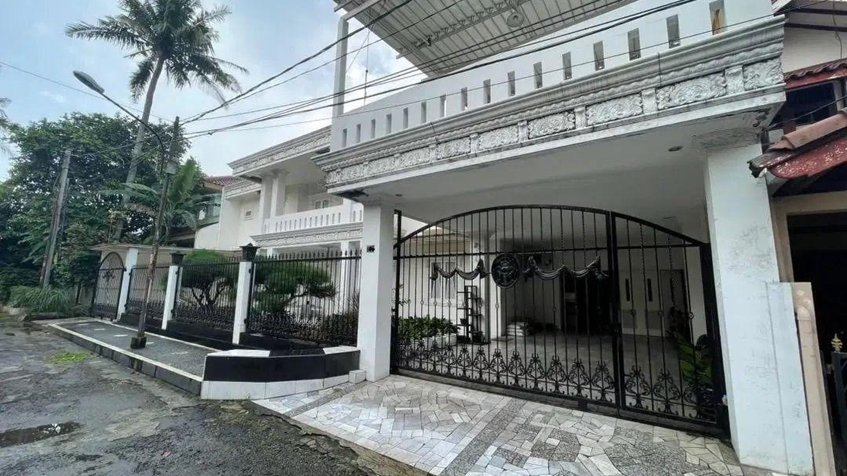 Rumah Mewah Full Furnished di Cinere, Jakarta Selatan