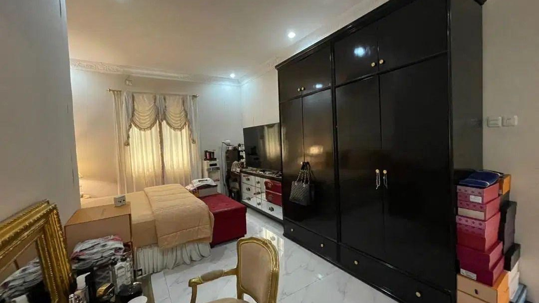 Rumah Mewah Full Furnished di Cinere, Jakarta Selatan