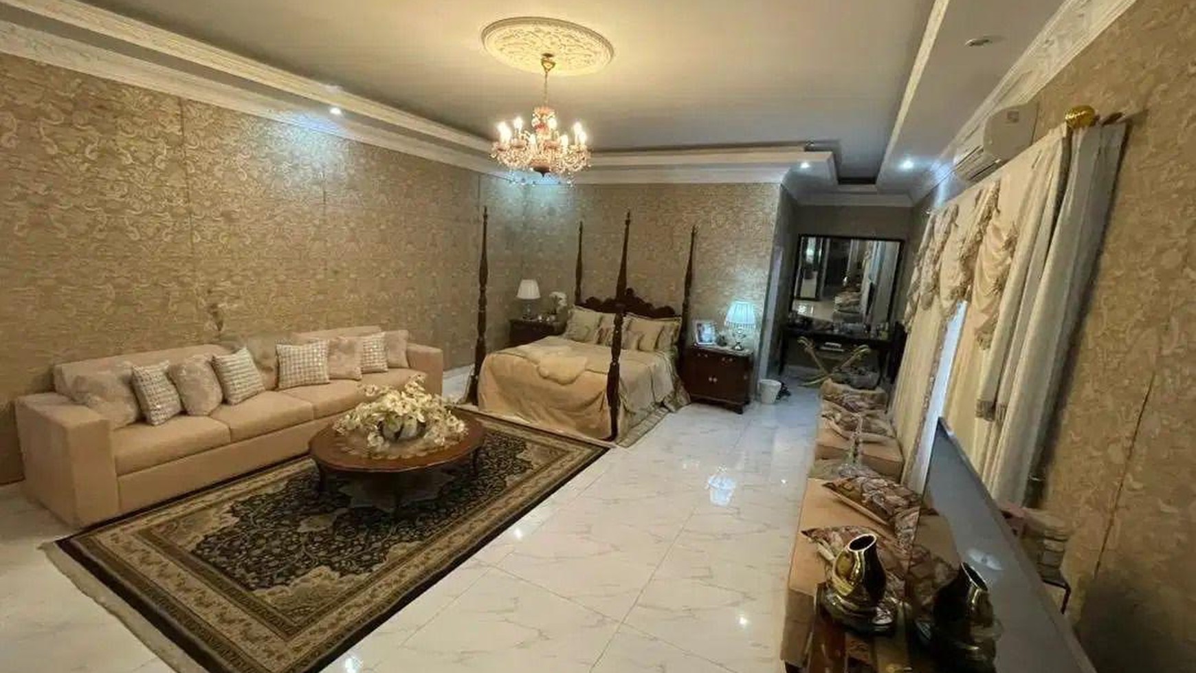 Rumah Mewah Full Furnished di Cinere, Jakarta Selatan