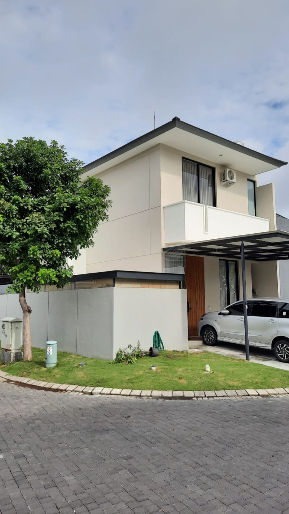 Dijual Rumah Graha Natura Surabaya SEMI Furnished dekat GWalk Citraland , Pakuwon Mall, PTC, Supermall