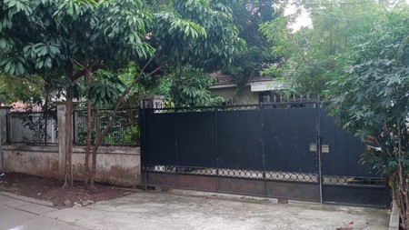 Rumah siap huni dengan tanah luas di Graha Bintaro, Tangerang Selatan