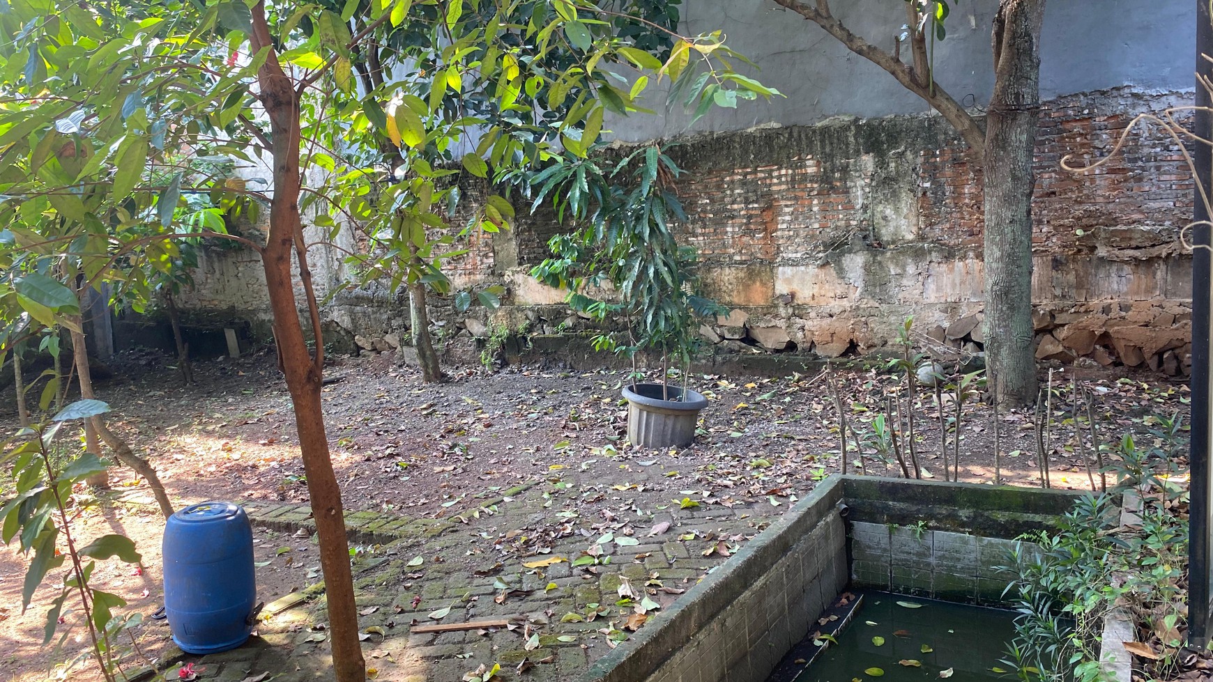 Rumah siap huni dengan tanah luas di Graha Bintaro, Tangerang Selatan