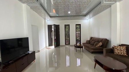 Villa Lux Asri Ada Kolam Renang di Lembang