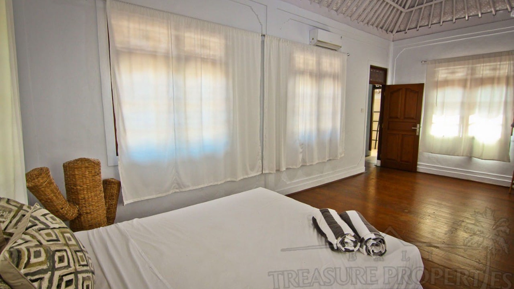 3 Bedrooms Villa Leasehold In Heart Seminyak