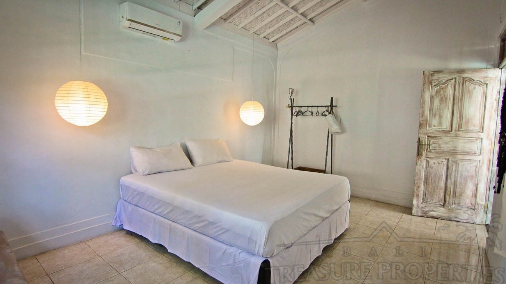 3 Bedrooms Villa Leasehold In Heart Seminyak