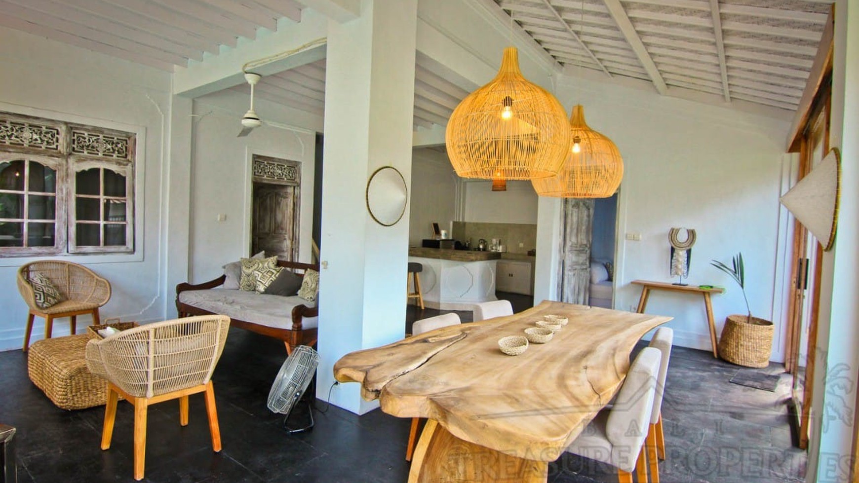 3 Bedrooms Villa Leasehold In Heart Seminyak