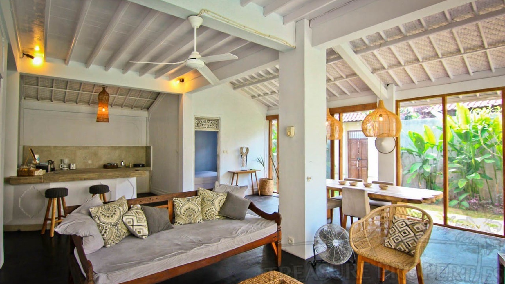 3 Bedrooms Villa Leasehold In Heart Seminyak