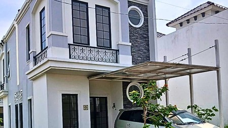 Rumah Modern Sevilla Townhouse Lokasi Strategis Dekat Golf