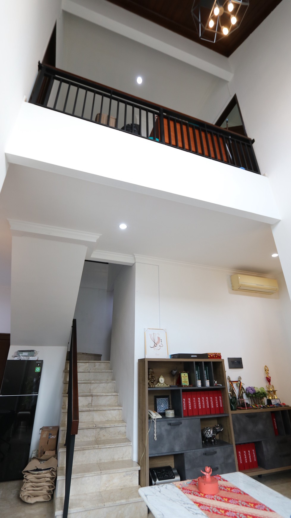 DIJUAL RUMAH MODERN MINIMALIS DENGAN KOLAM RENANG DI JATI PADANG PASAR MINGGU, DEKAT CILANDAK, TB SIMATUPANG / For Sale : A Modern & Minimalist Home with Pool 