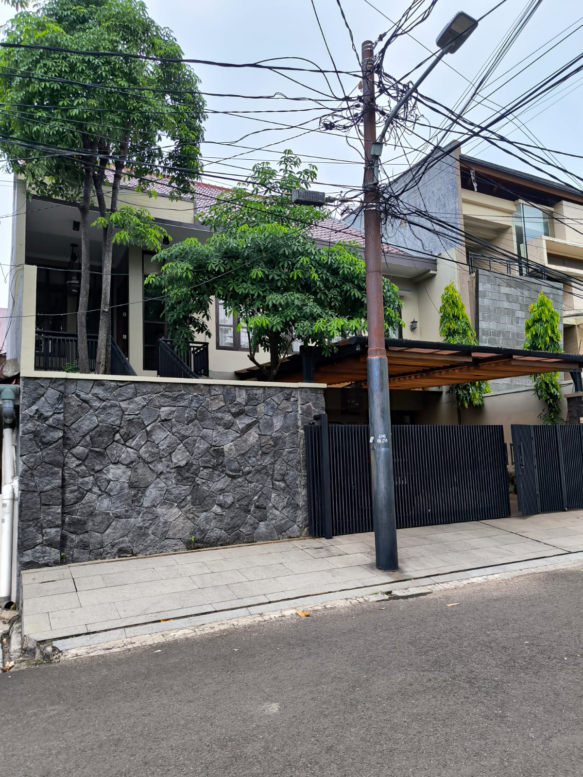 RUMAH DIJUAL JALAN CINIRU KEBAYORAN BARU JAKARTA SELATAN