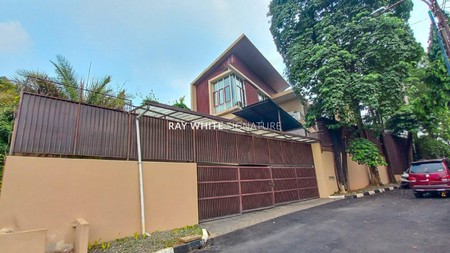 Rumah lokasi tenang dan aman di Senayan