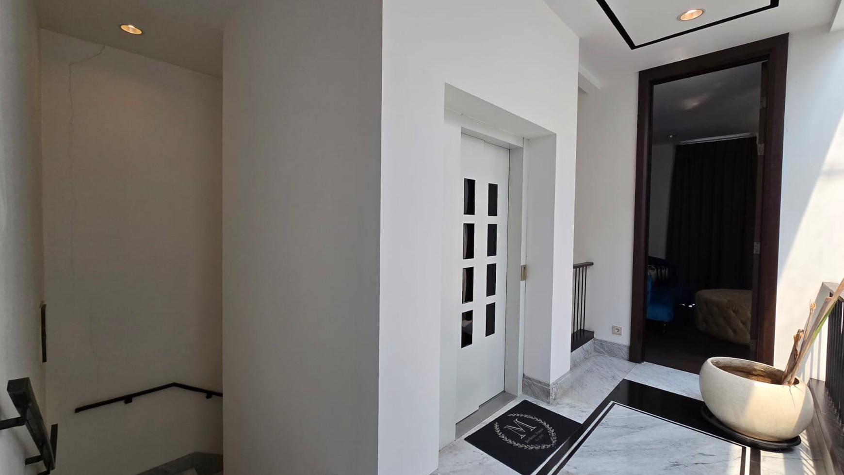 Rumah Bagus Siap Huni Fully Furnished di Kemang Utara Heritage, Jakarta Selatan 