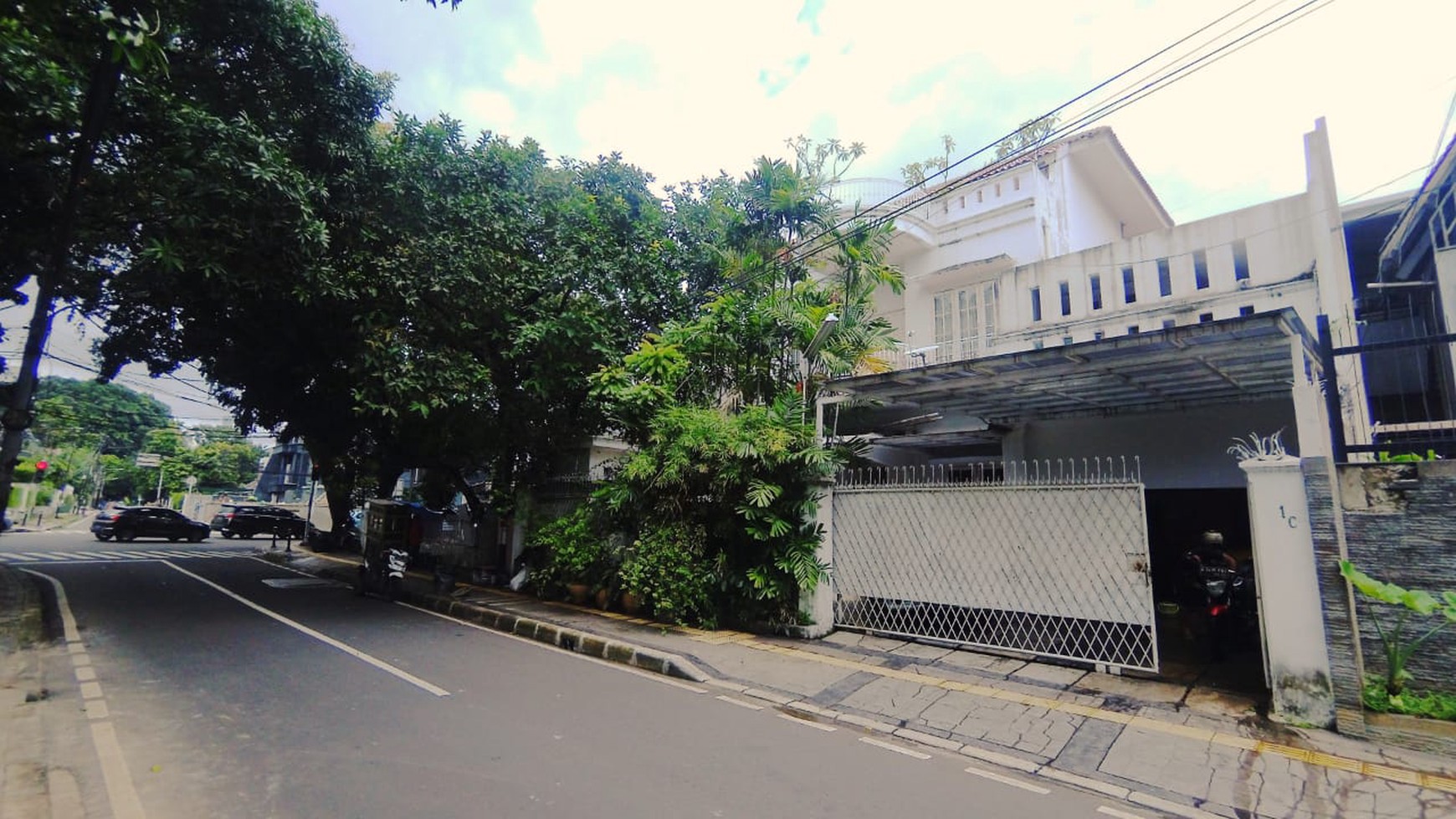 Rumah Furnish Jl Pasuruan, Menteng Luas 487m2