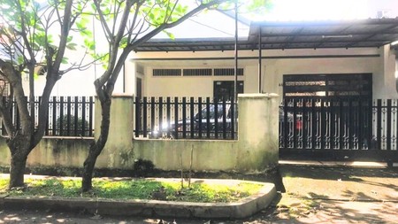 Rumah 1 Lantai Dengan Halaman Yang Luas, Asri Dan Nyaman Di Cinere, Depok Jawa Barat.