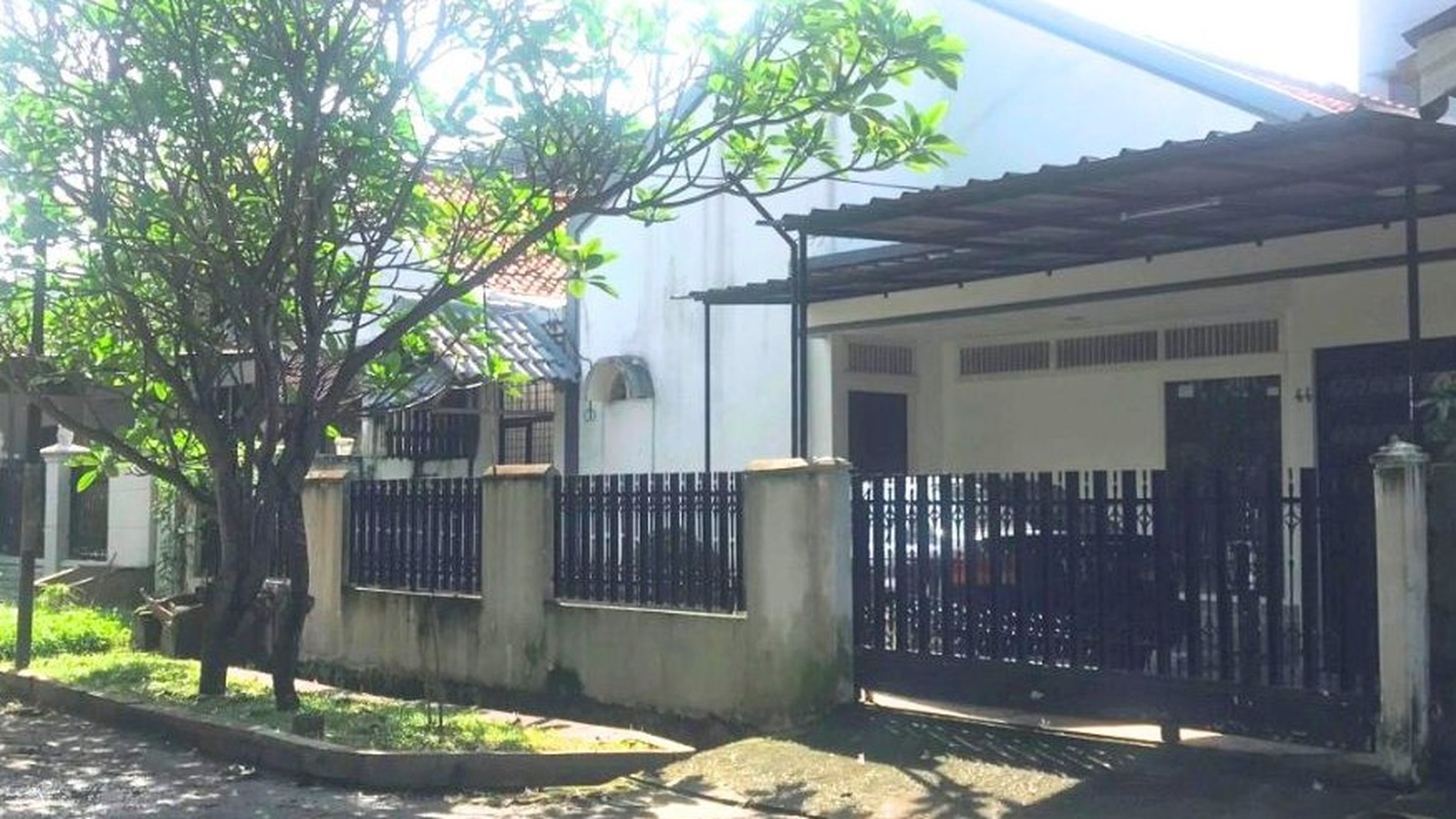 Rumah 1 Lantai Dengan Halaman Yang Luas, Asri Dan Nyaman Di Cinere, Depok Jawa Barat.