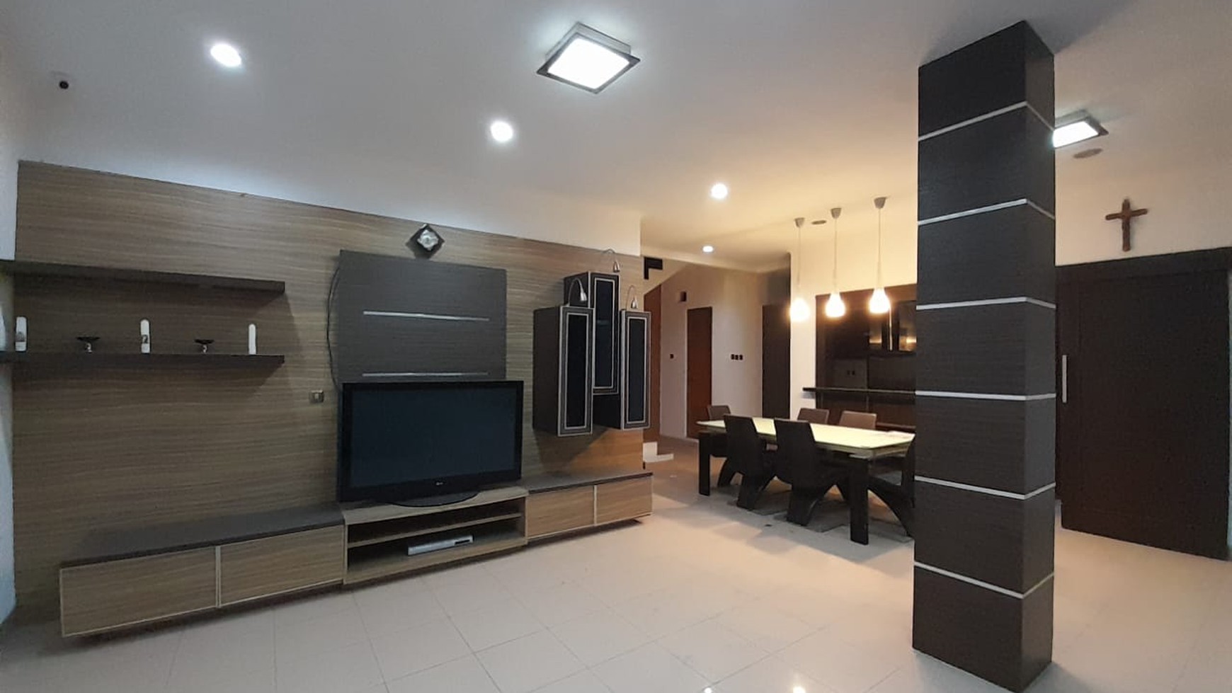 Rumah Minimalis di Komplek Setra Duta Full Furnished