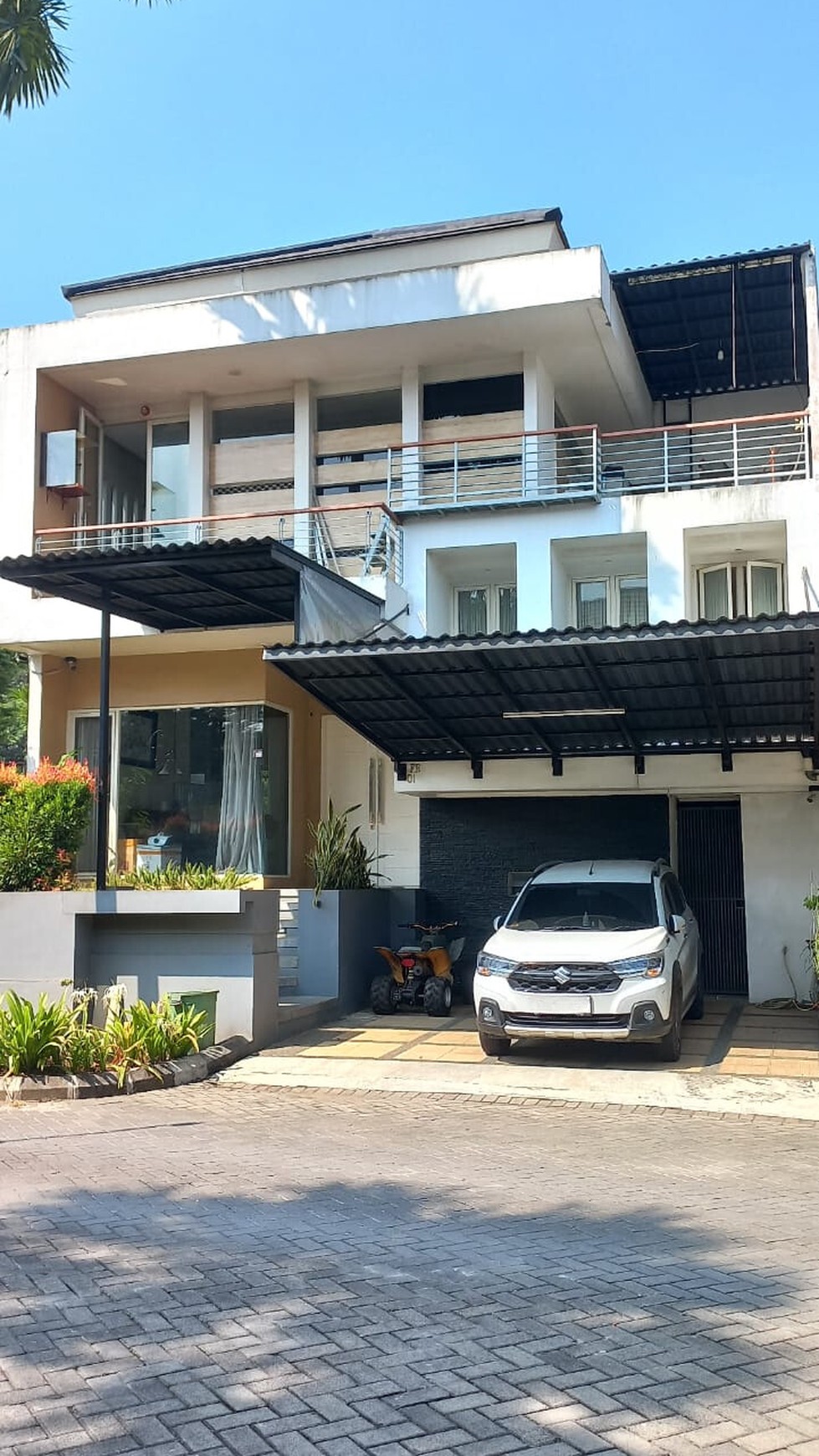 Dijual Rumah Modern (di hoek) Rancamaya: sejuk, aman dan nyaman 