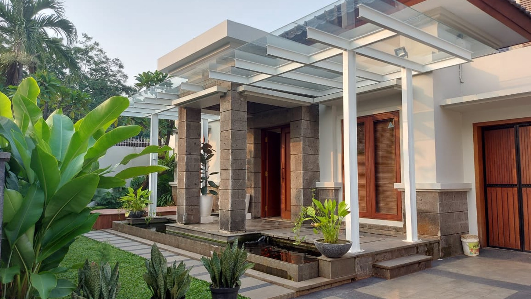 Balinese Style House With Garden Kemang Dalam for expatriate 