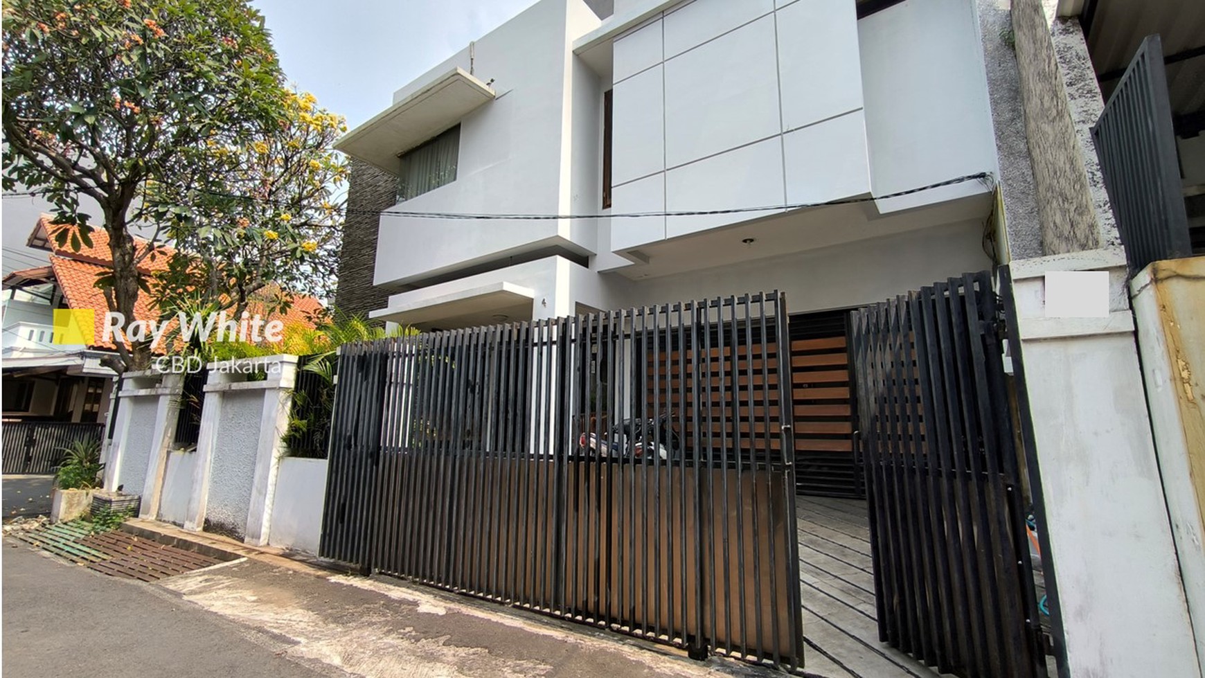 Rumah Siap Huni Bagus Nyaman Lokasi Strategis Area Tebet Dijual