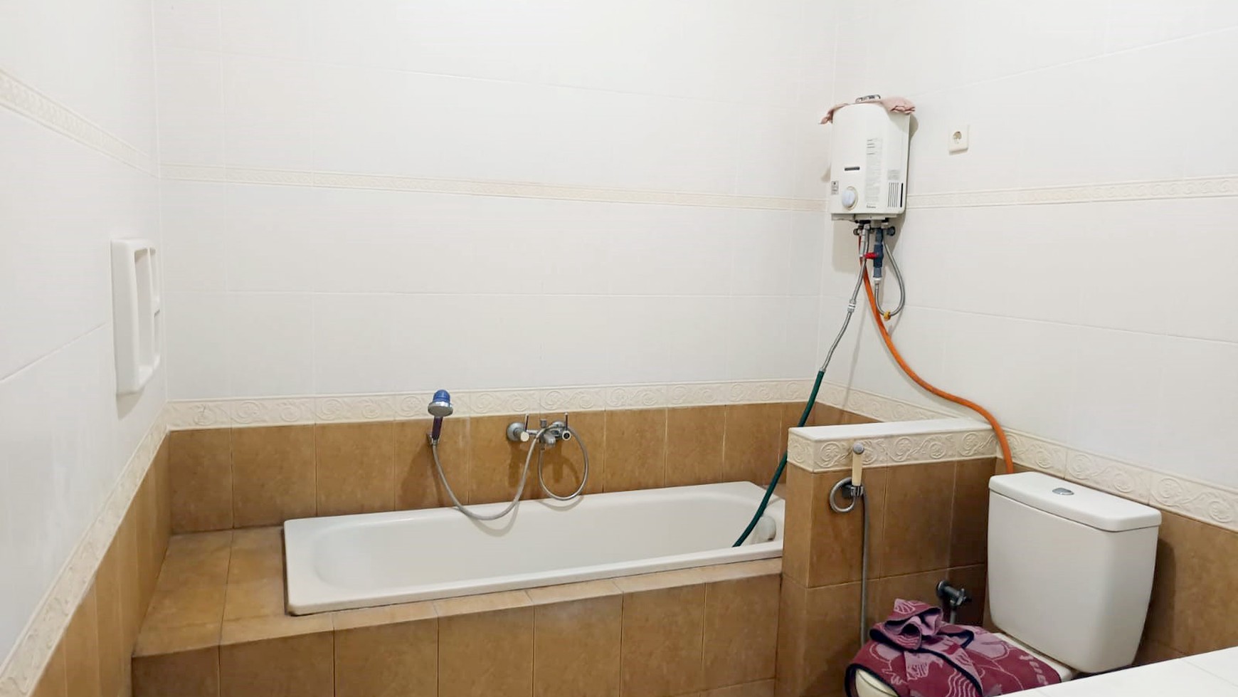 Rumah Hitung Tanah Area Cipete