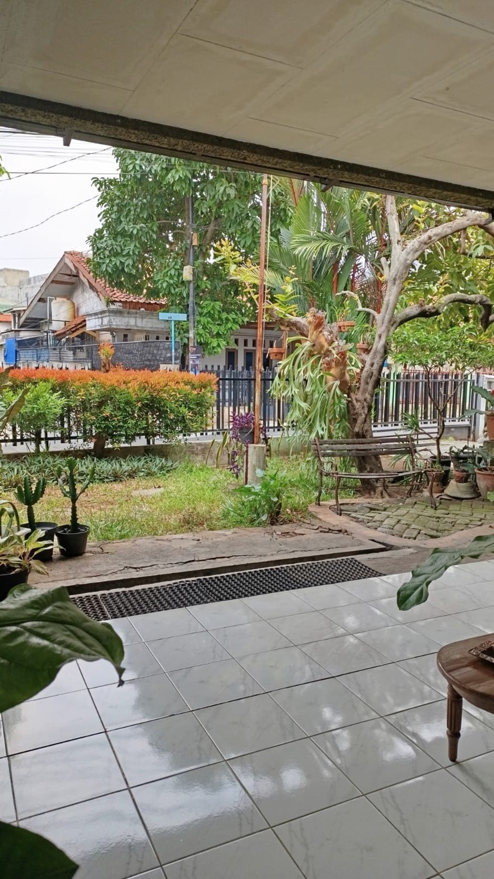 D Jual Rumah tinggal bangunan lama hitung tanah di Jl Sangrila Indah TerusanPetukangan Selatan, Pesanggrahan. Jakarta Selatan.