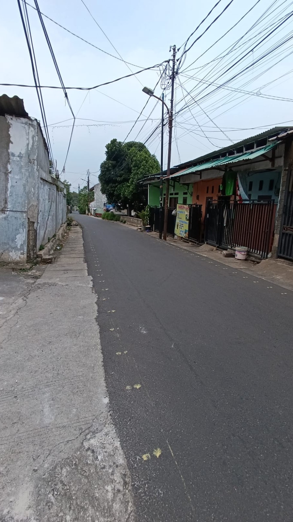 Dijual Rumah tunggal bangunan lama. 11/2 lantai Jl. Kampung Baru Ulujami, Jakarta Selatan.