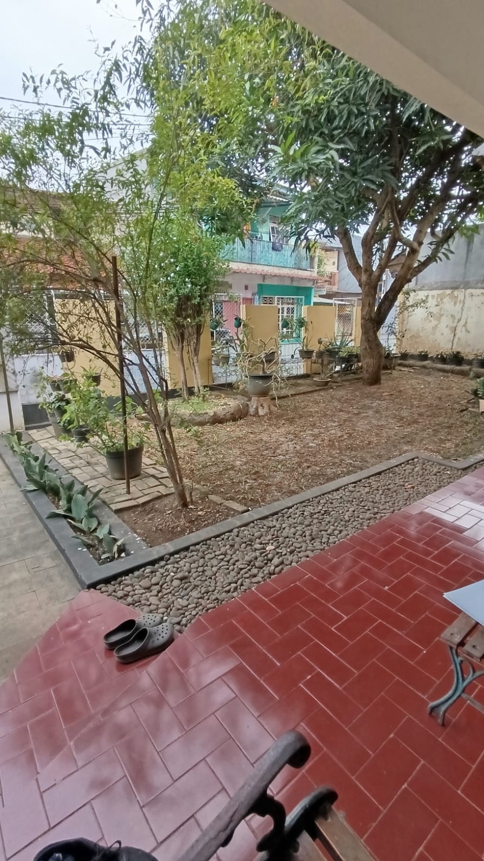 Dijual Rumah tunggal bangunan lama. 11/2 lantai Jl. Kampung Baru Ulujami, Jakarta Selatan.