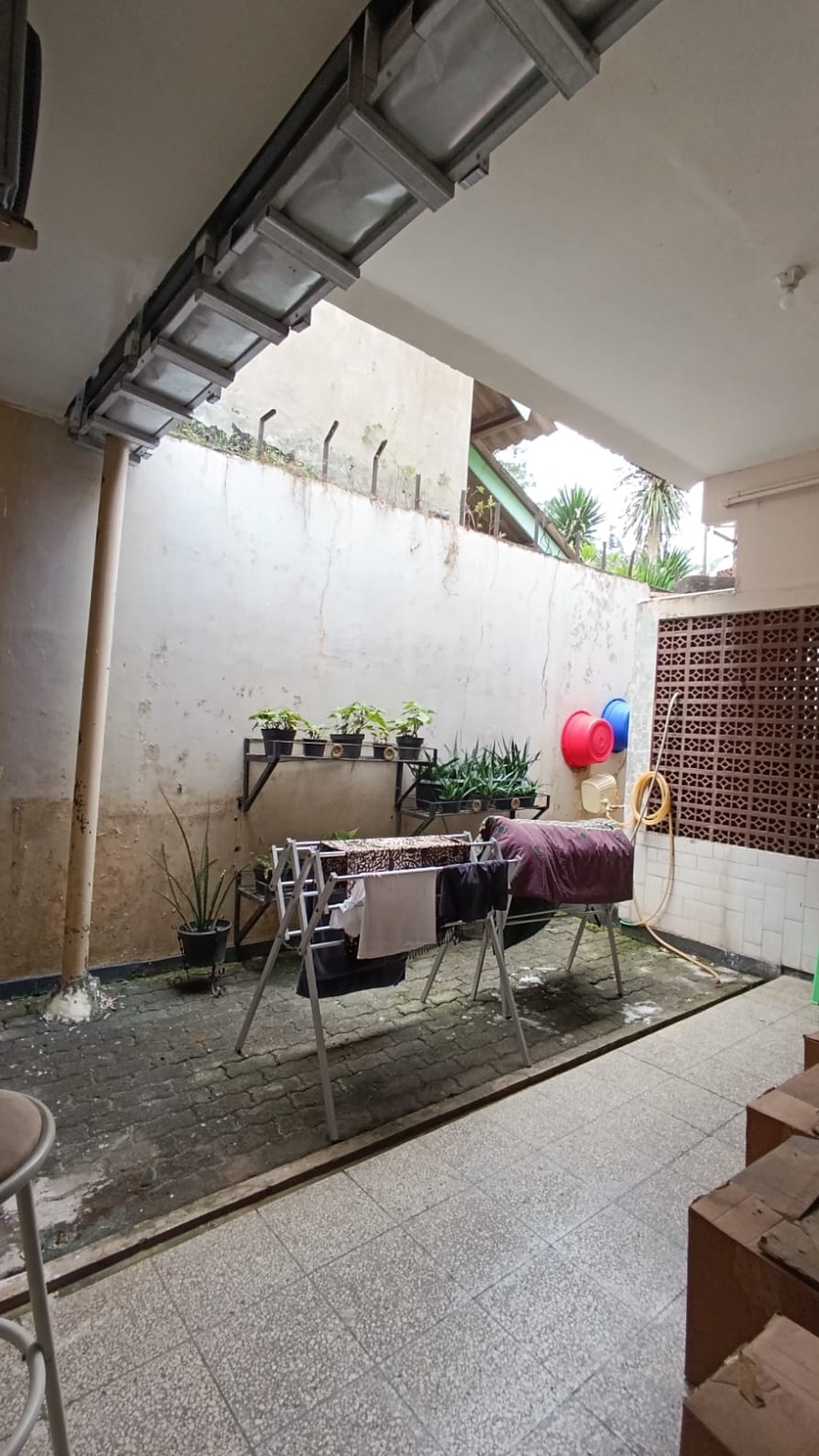 Dijual Rumah tunggal bangunan lama. 11/2 lantai Jl. Kampung Baru Ulujami, Jakarta Selatan.