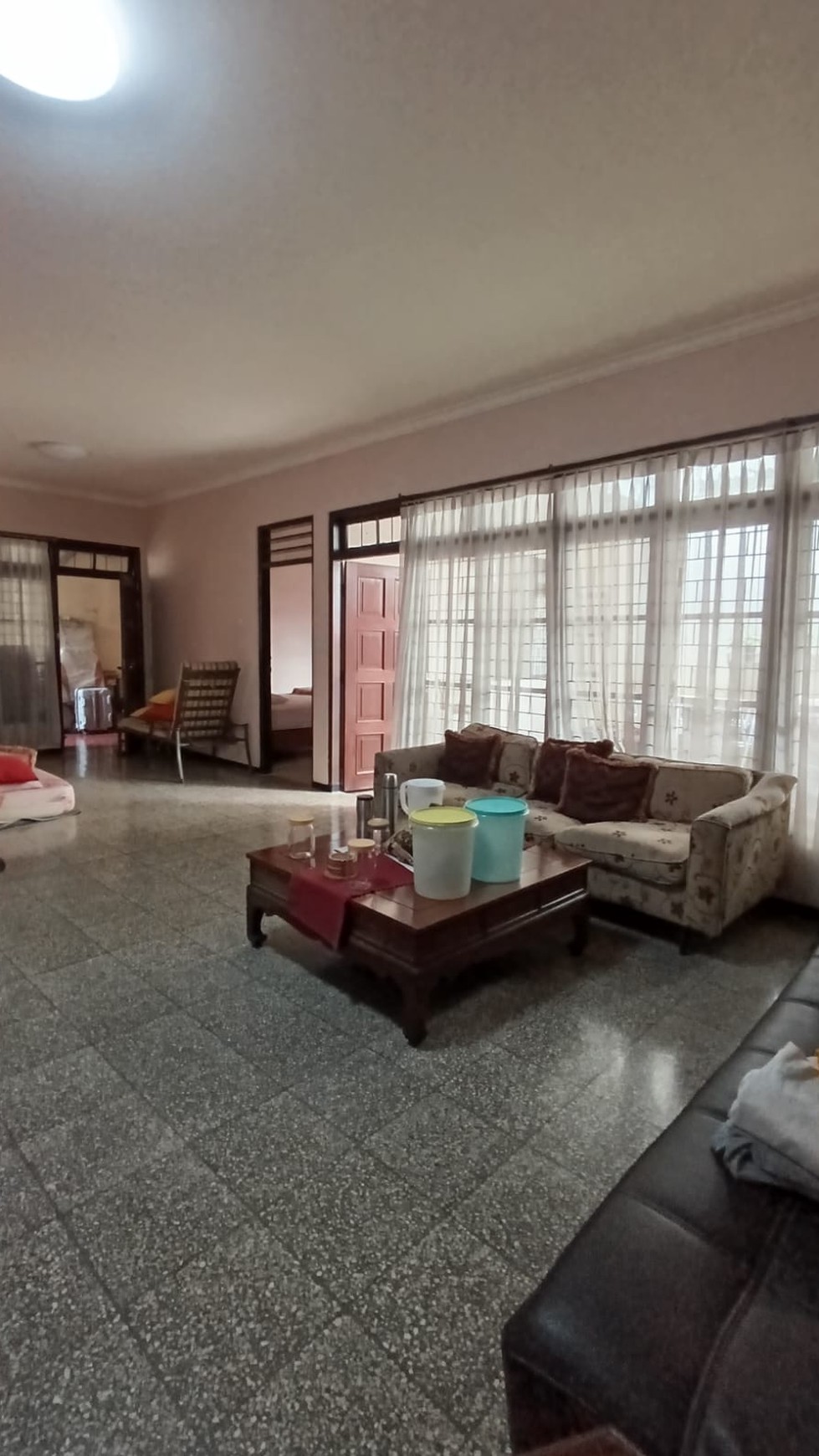 Dijual Rumah tunggal bangunan lama. 11/2 lantai Jl. Kampung Baru Ulujami, Jakarta Selatan.